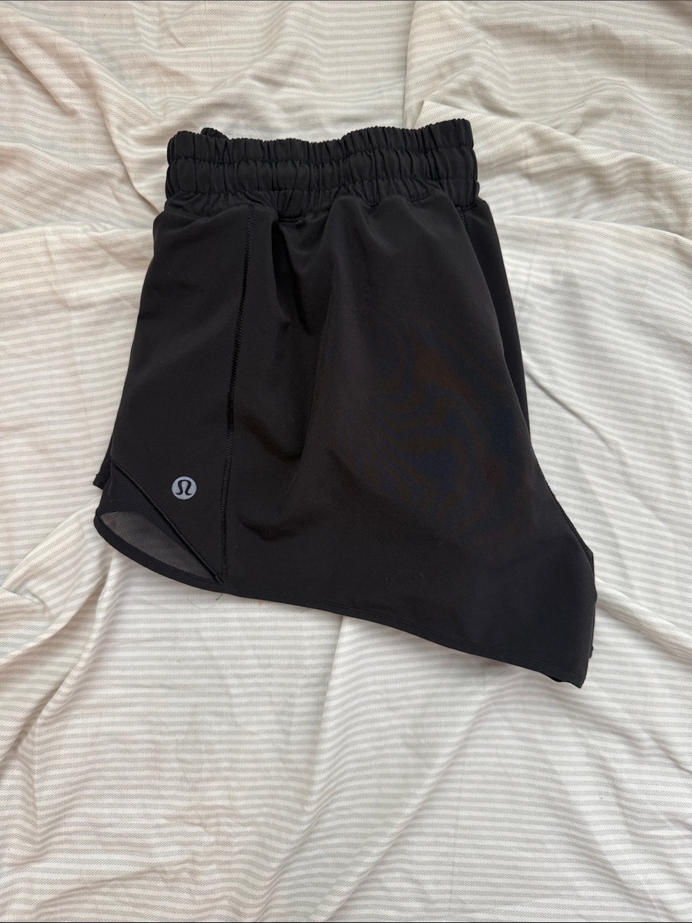 lululemon Hotty Hot Low-Rise Lined Short 2.5 - Picture 3 of 4